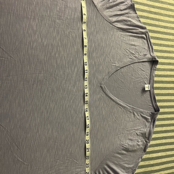 Old Navy Luxe V-neck T-shirt - Picture 4 of 6